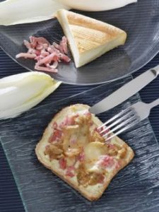 Lire la suite à propos de l’article Tartine d’endives à la béchamel au Maroilles